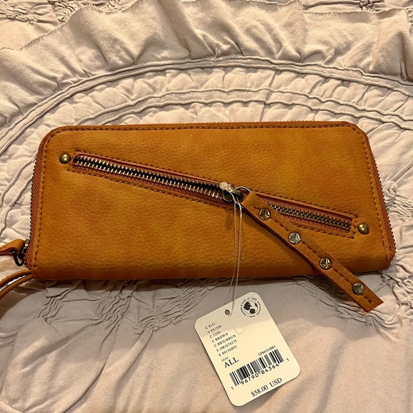 NWT Free People Distressed Vegan Wallet Bag - Picture 3 of 4